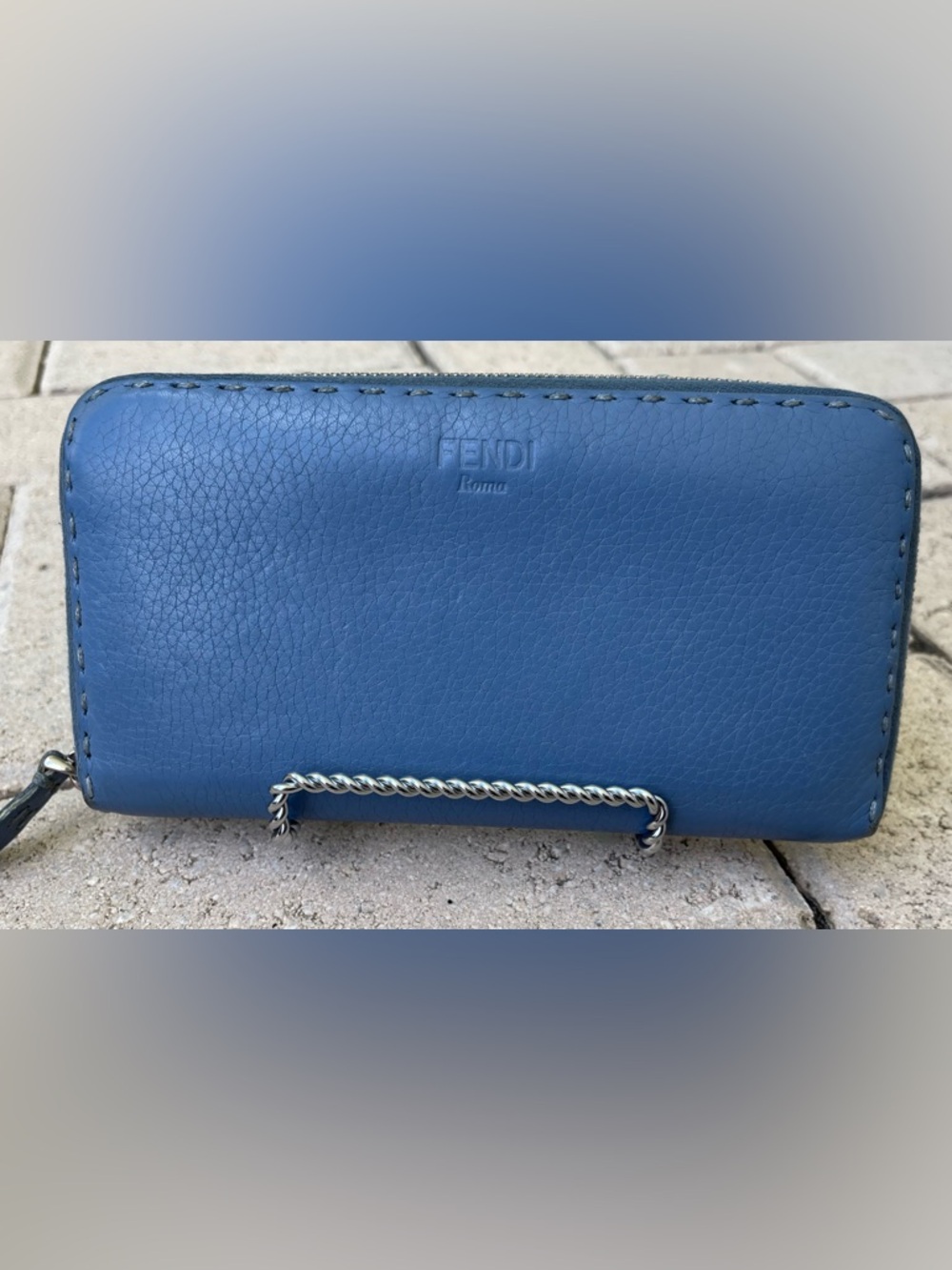 Fendi Selleria zip-around wallet blue soft leather - Picture 2 of 16
